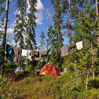 Wild camping in der freien Natur